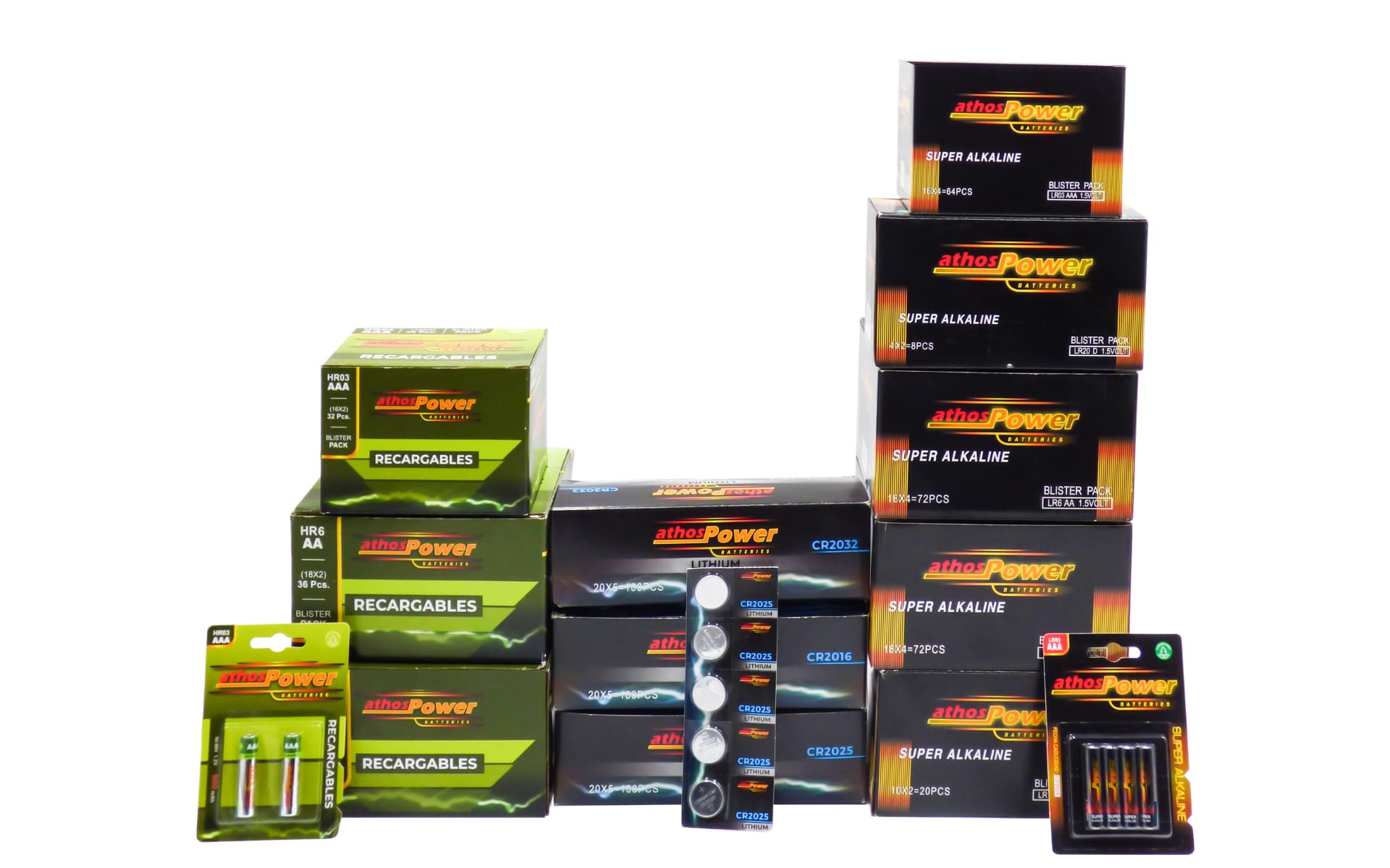 Pack de pilas Athos Power con distintos formatos: recargables, alcalinas y botones de litio, presentados en sus cajas y blísters.